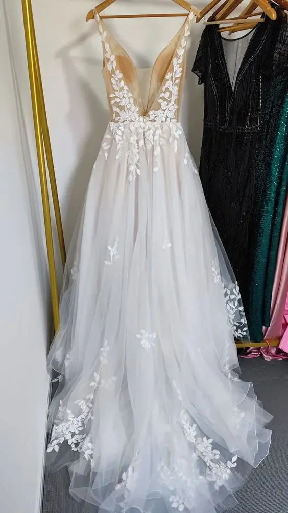 V-Neck Tulle A-Line Floor-Length Wedding Dress — LV15116085